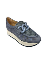 Load image into Gallery viewer, Cintia Loafer in Denim
