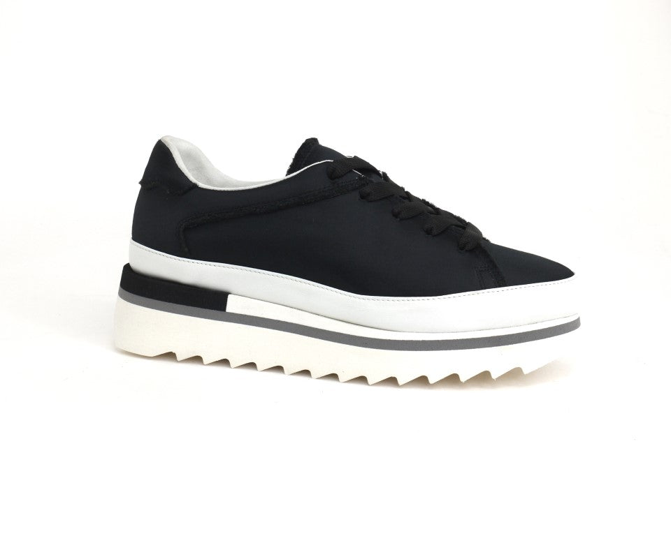 Licia Sneaker in White/Black