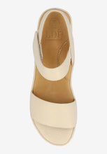 Load image into Gallery viewer, Abrilla Sandal in Cream Lamba
