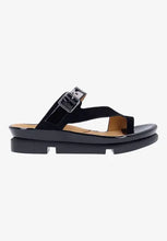 Load image into Gallery viewer, Alanza Sandal in Black
