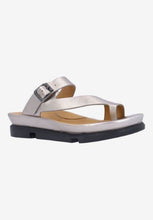 Load image into Gallery viewer, Alanza Sandal in Champagne Metallic
