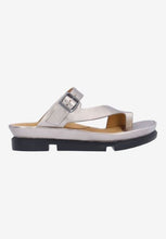 Load image into Gallery viewer, Alanza Sandal in Champagne Metallic
