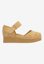 Load image into Gallery viewer, Amadour in Natural Gold Cork
