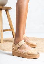 Load image into Gallery viewer, Amadour in Natural Gold Cork
