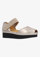Load image into Gallery viewer, Amadour in Champagne Metallic
