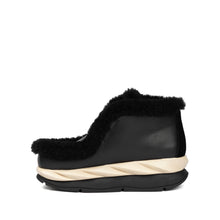 Load image into Gallery viewer, Mellow Monta Bootie in Black
