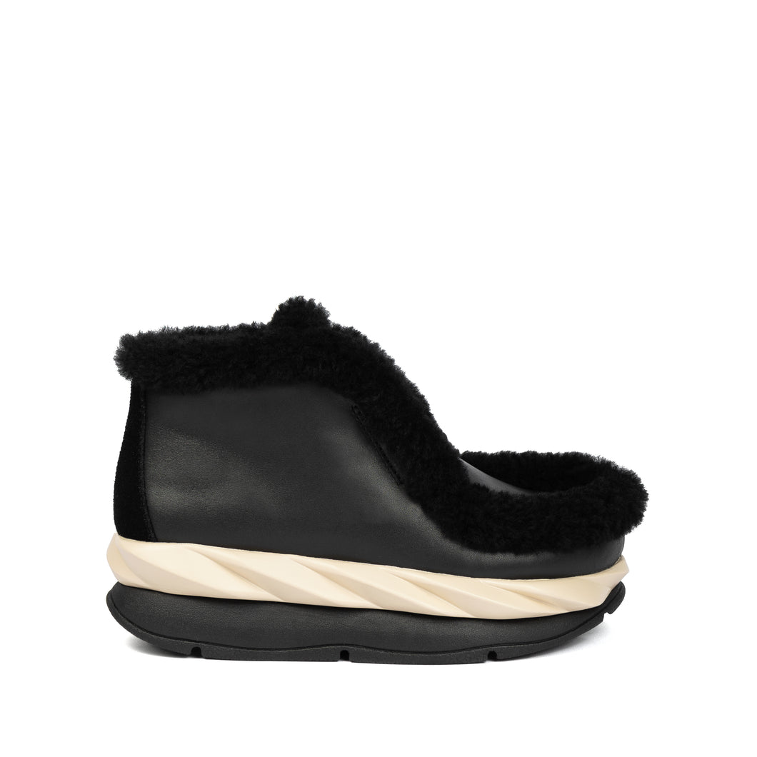 Mellow Monta Bootie in Black