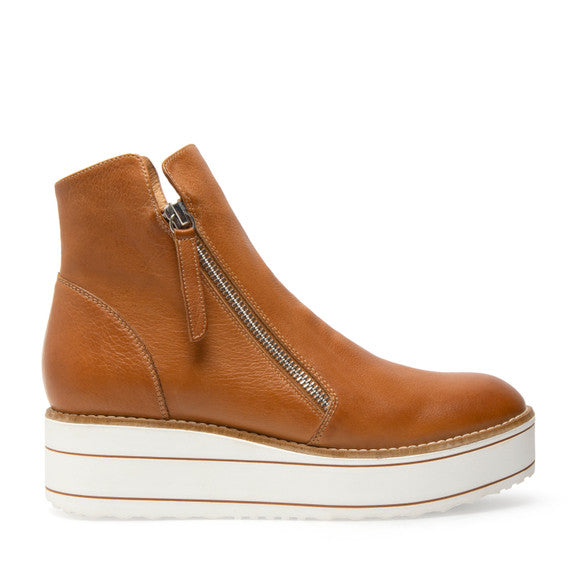 Nene Boot In Tan/White