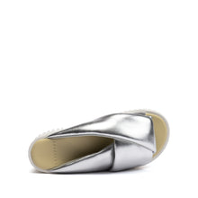 Load image into Gallery viewer, Pila Anda Sandal in Silver

