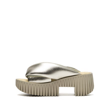 Load image into Gallery viewer, Plia Anda Sandal in Champagne
