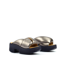Load image into Gallery viewer, Plia Anda Sandal in Gunmetal

