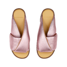 Load image into Gallery viewer, 4C Plia Anda in Pink
