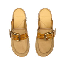 Load image into Gallery viewer, 4C Plia Hazel in Sand
