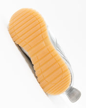 Load image into Gallery viewer, Tokyo Sneaker in Platinum
