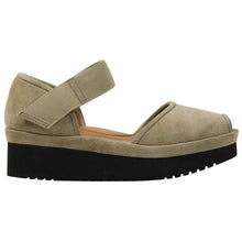 Load image into Gallery viewer, Amadour Platform Flat in Taupe Suede
